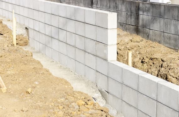 擁壁としてのブロック塀施工