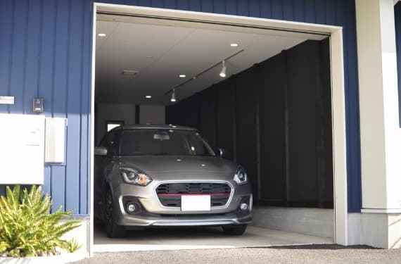 シャッター付きガレージ