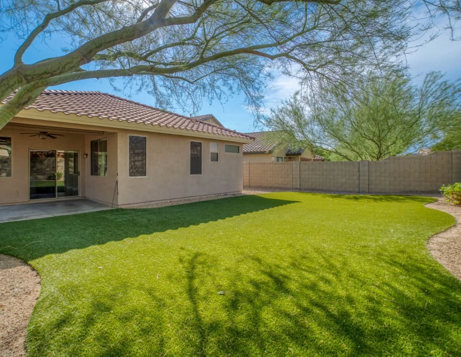 室蘭および近郊で『雑草対策 / 防犯砂利』のことなら株式会社若佐組にお任せ下さい!