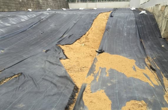 高耐久防草シート施工