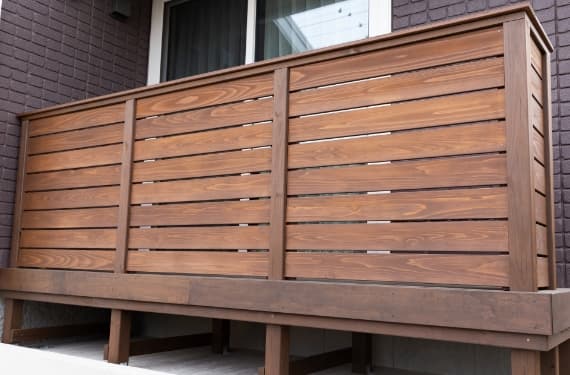 手すり・フェンス付きウッドデッキ